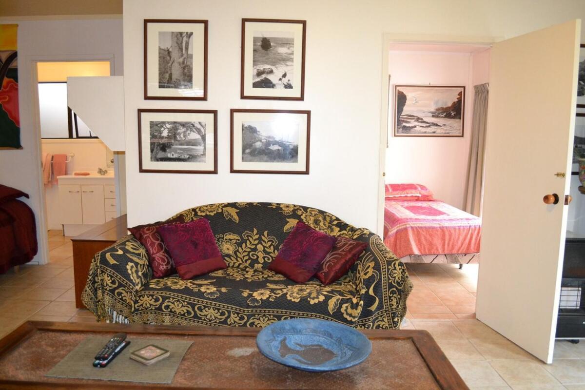 Great Barrier Oasis Lodge Tryphena Εξωτερικό φωτογραφία